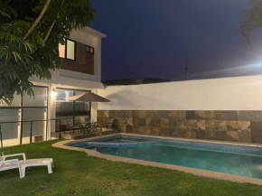 Casa sola piscina climatizada hasta 18 huespedes